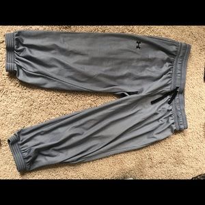 Women’s cropped under amour sweats!
